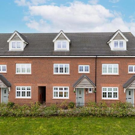 4 Bed 3 Bath - Kirkstall House By Alt-Stay Accommodation - Ideal For Contractors & Remote Workers - Long Stays Welcome 웨이크필드 외부 사진