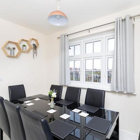 4 Bed 3 Bath - Kirkstall House By Alt-Stay Accommodation - Ideal For Contractors & Remote Workers - Long Stays Welcome 웨이크필드 외부 사진