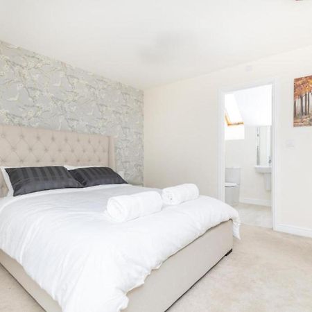 4 Bed 3 Bath - Kirkstall House By Alt-Stay Accommodation - Ideal For Contractors & Remote Workers - Long Stays Welcome 웨이크필드 외부 사진