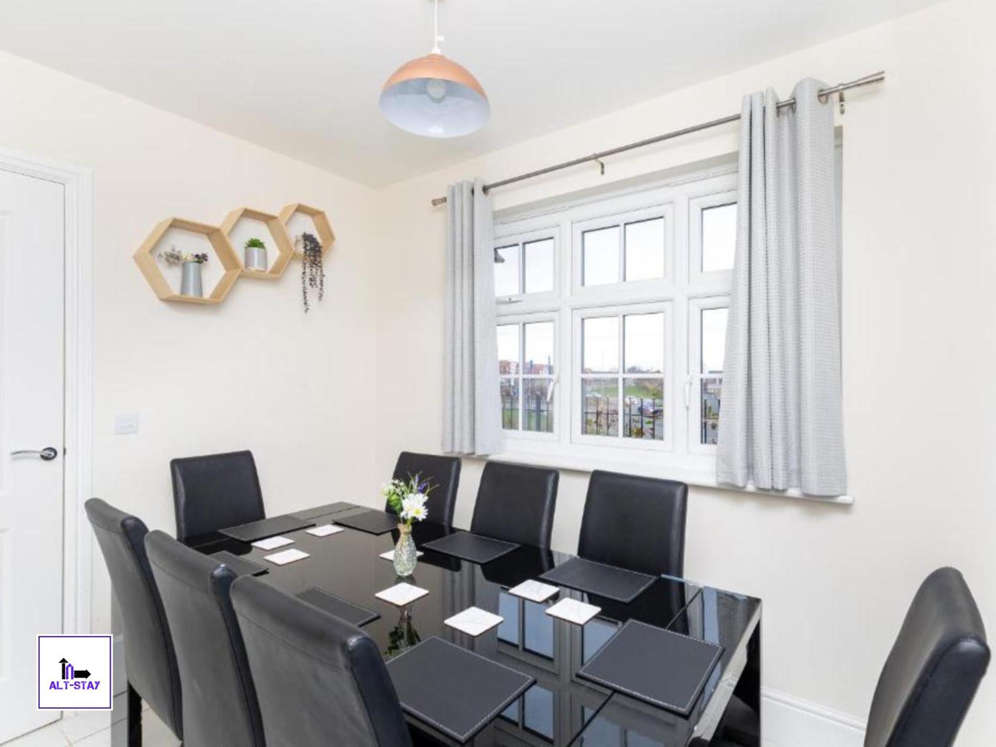 4 Bed 3 Bath - Kirkstall House By Alt-Stay Accommodation - Ideal For Contractors & Remote Workers - Long Stays Welcome 웨이크필드 외부 사진