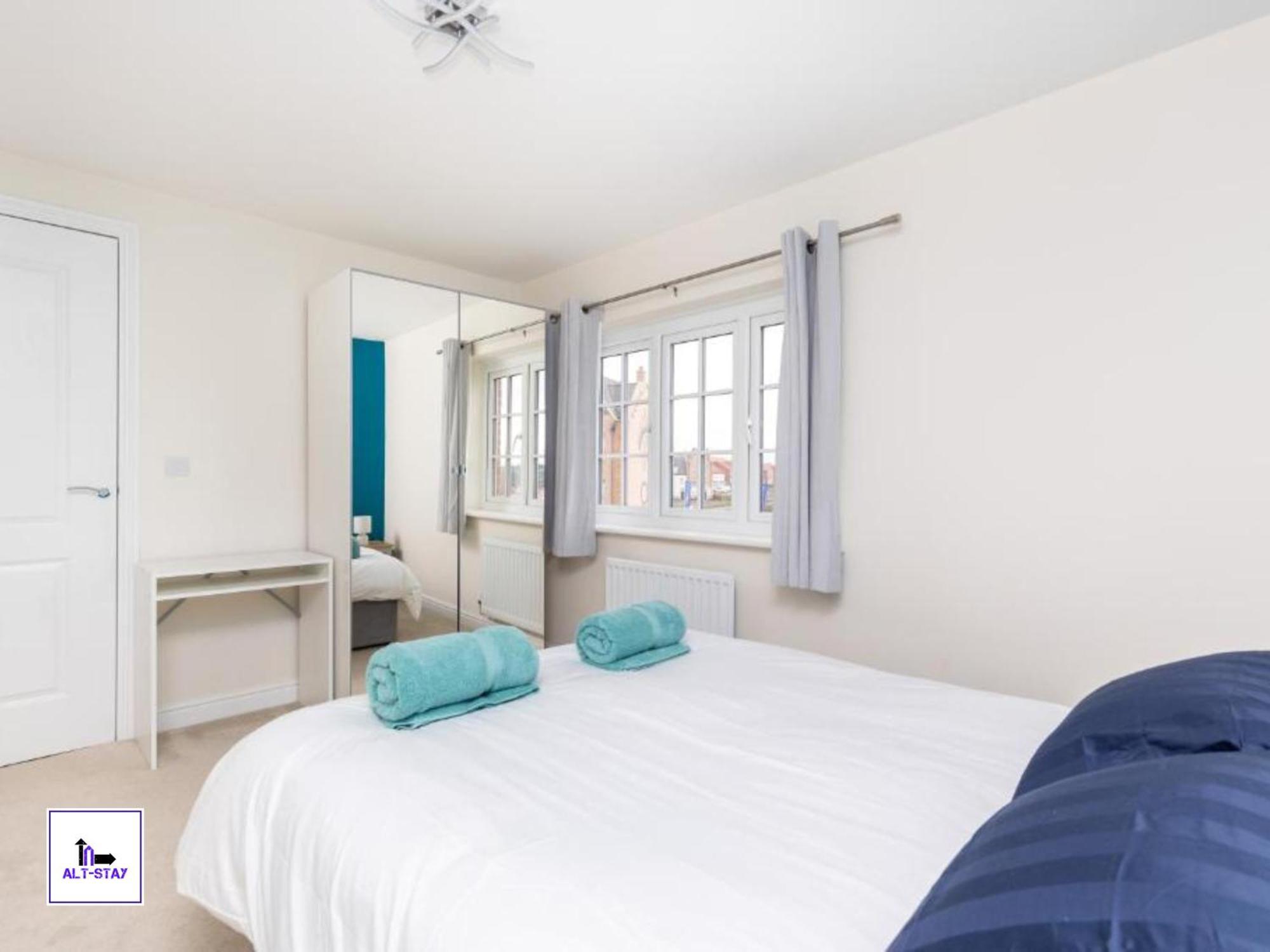 4 Bed 3 Bath - Kirkstall House By Alt-Stay Accommodation - Ideal For Contractors & Remote Workers - Long Stays Welcome 웨이크필드 외부 사진