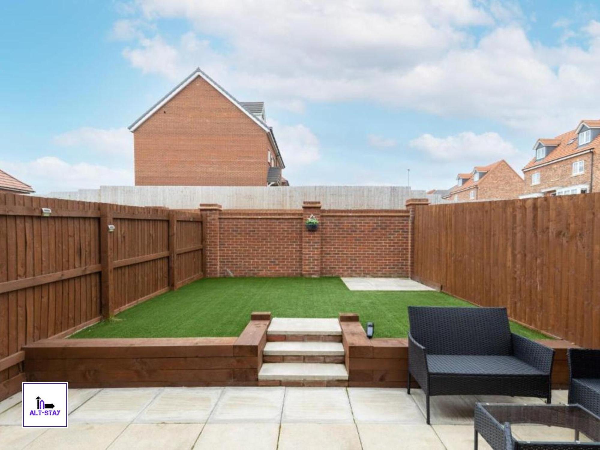 4 Bed 3 Bath - Kirkstall House By Alt-Stay Accommodation - Ideal For Contractors & Remote Workers - Long Stays Welcome 웨이크필드 외부 사진