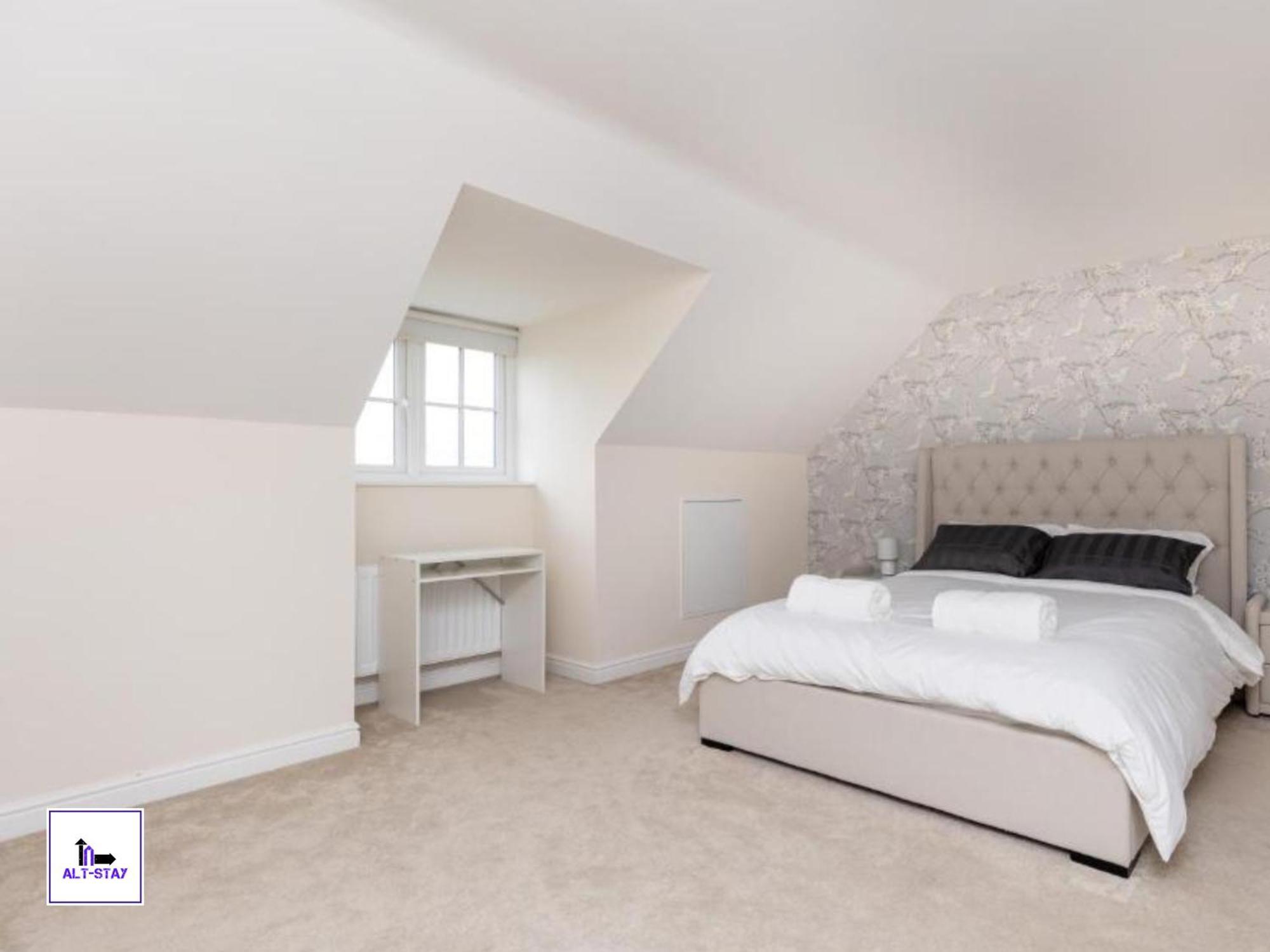 4 Bed 3 Bath - Kirkstall House By Alt-Stay Accommodation - Ideal For Contractors & Remote Workers - Long Stays Welcome 웨이크필드 외부 사진