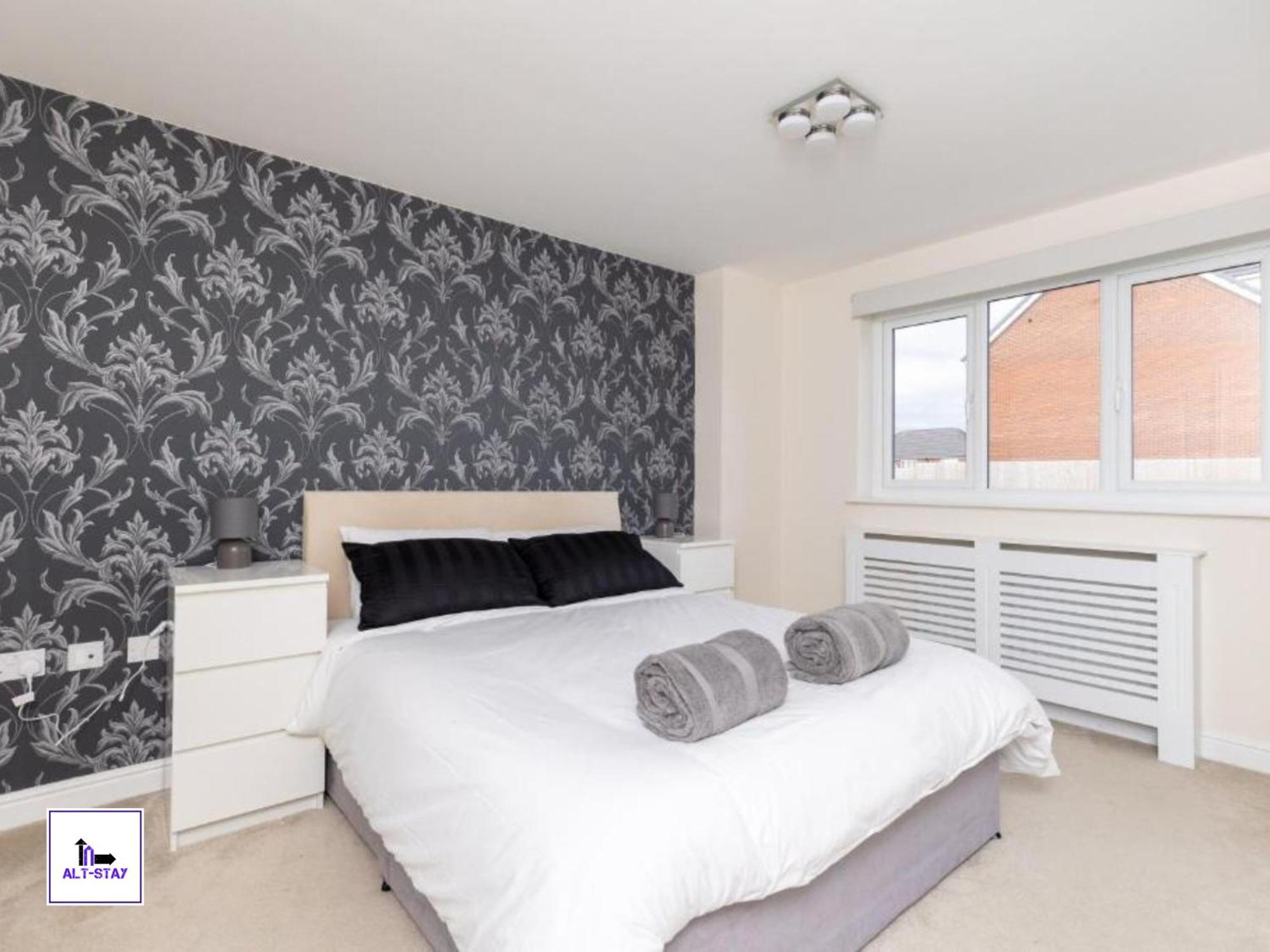4 Bed 3 Bath - Kirkstall House By Alt-Stay Accommodation - Ideal For Contractors & Remote Workers - Long Stays Welcome 웨이크필드 외부 사진