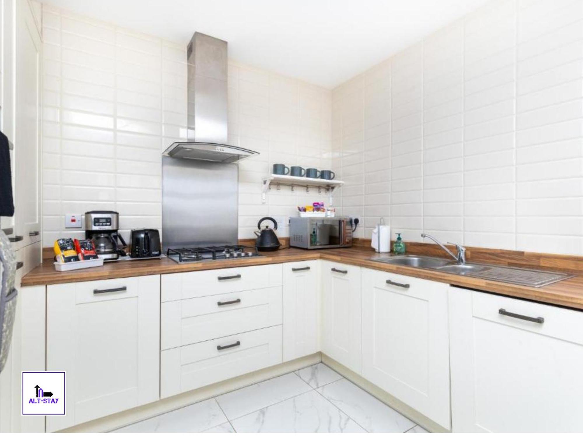 4 Bed 3 Bath - Kirkstall House By Alt-Stay Accommodation - Ideal For Contractors & Remote Workers - Long Stays Welcome 웨이크필드 외부 사진