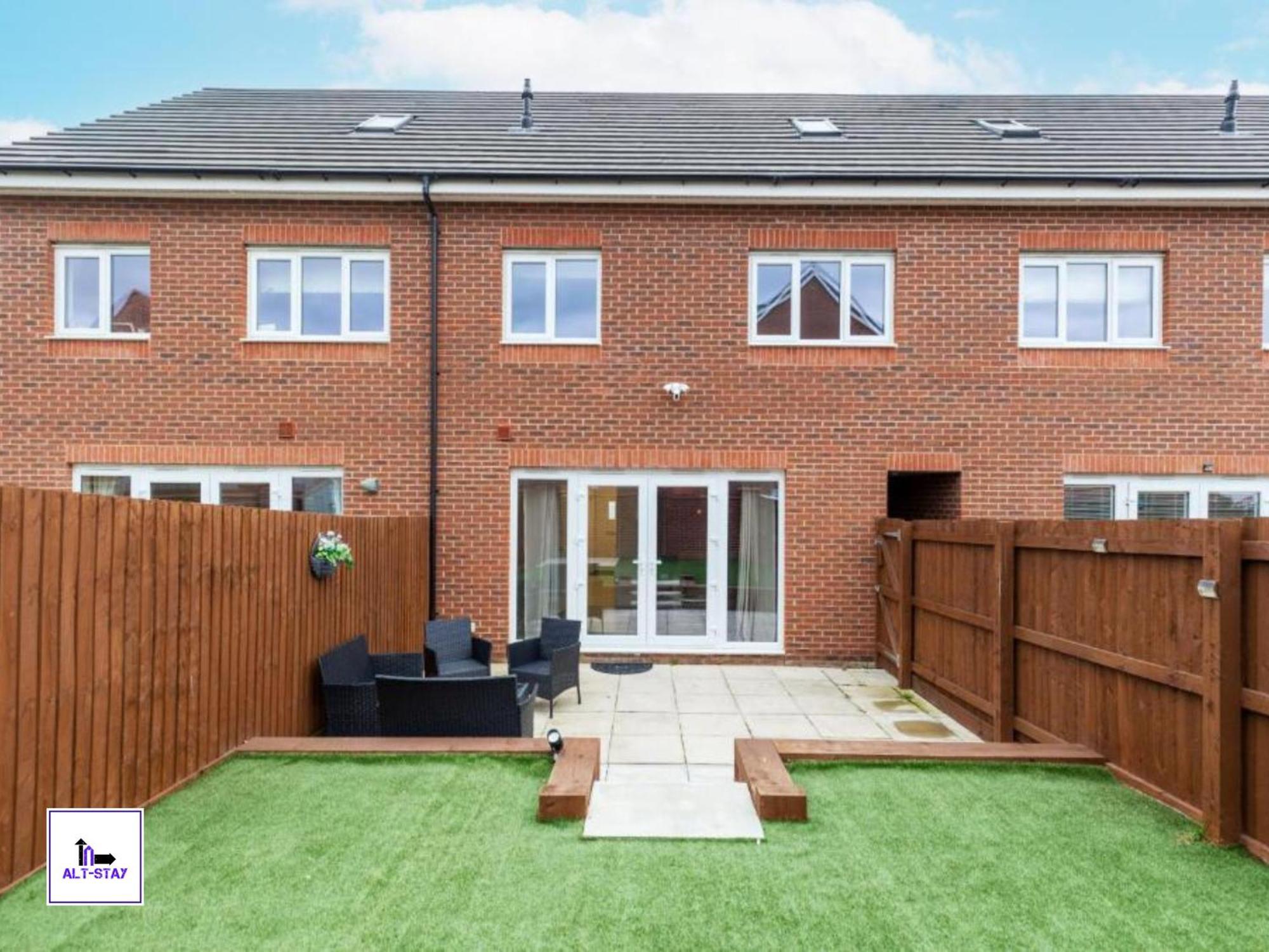 4 Bed 3 Bath - Kirkstall House By Alt-Stay Accommodation - Ideal For Contractors & Remote Workers - Long Stays Welcome 웨이크필드 외부 사진