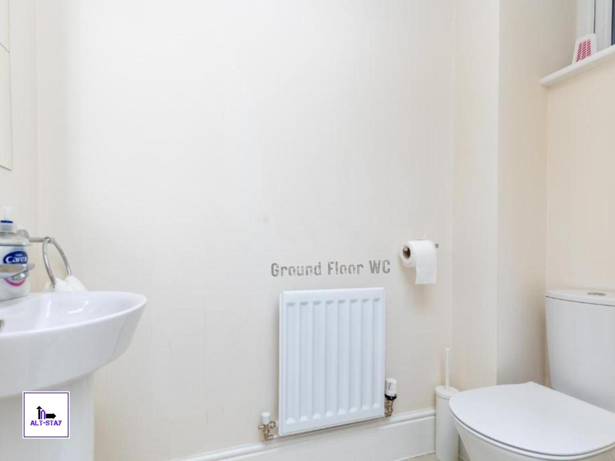 4 Bed 3 Bath - Kirkstall House By Alt-Stay Accommodation - Ideal For Contractors & Remote Workers - Long Stays Welcome 웨이크필드 외부 사진
