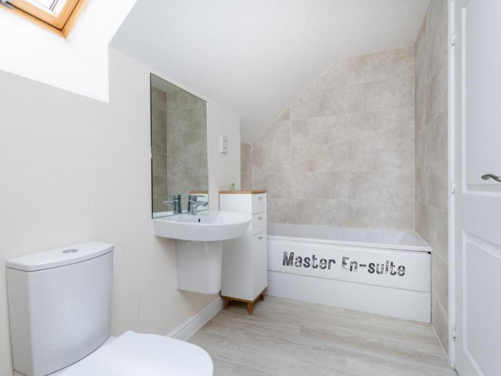 4 Bed 3 Bath - Kirkstall House By Alt-Stay Accommodation - Ideal For Contractors & Remote Workers - Long Stays Welcome 웨이크필드 외부 사진