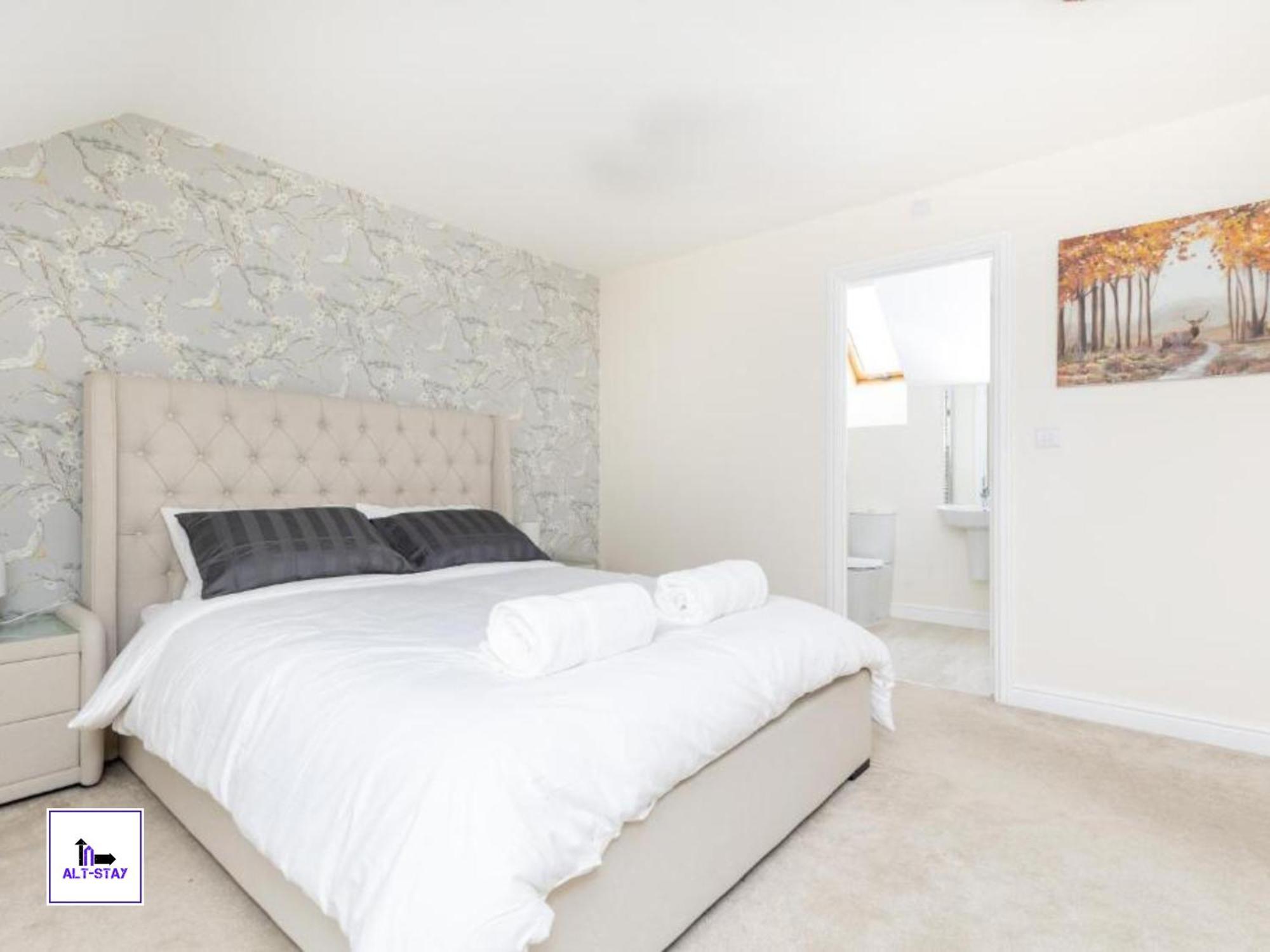 4 Bed 3 Bath - Kirkstall House By Alt-Stay Accommodation - Ideal For Contractors & Remote Workers - Long Stays Welcome 웨이크필드 외부 사진